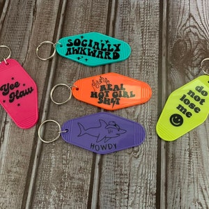 Retro Motel Style Keychain | Vintage-Inspired Key Tag for Keys, Gifts, or Accessories | Custom Keychain | 70s Aesthetic Keychain