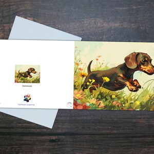 CARTE teckel mignonne, adorable chien teckel à poil court, carte de vœux vierge brillante, chien saucisse, fleurs et beau ciel bleu