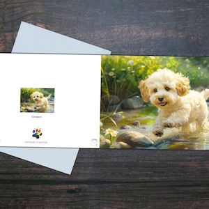 CAVAPOO GRUSSKARTE, Cavapoo rennt durch Fluss, Blumen, Innenseite glänzend, Geschenk für Haustierbesitzer, Buntes Geschenk für Hundeliebhaber