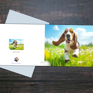 BASSET HOUND CARD, Hund läuft durch Blumen, Innenseite blanko, Geschenk für Tierbesitzer, Buntes Geschenk für Hundeliebhaber