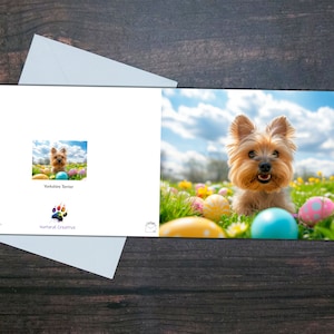 Cartão de Páscoa YORKSHIRE TERRIER, cachorro deitado entre ovos de Páscoa, cartão brilhante dentro em branco, presente para dono de animal de estimação, presente colorido para amante de cães