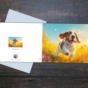 Tarjeta CUTE BASSET HOUND, Perro corriendo a través de flores, Tarjeta brillante interior en blanco, Regalo para el dueño de la mascota, Regalo colorido para el amante de los perros