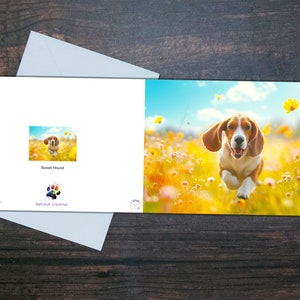 Tarjeta CUTE BASSET HOUND, Perro corriendo a través de flores, Tarjeta brillante interior en blanco, Regalo para el dueño de la mascota, Regalo colorido para el amante de los perros
