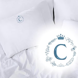 Funda de almohada con monograma, diseño de corona, almohada con nombre personalizado con cierre de sobre, letra inicial bordada, regalo elegante y con clase, bordado personalizado