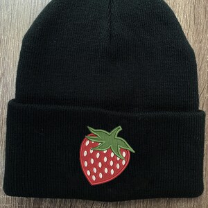 Gorro de fresa bordado, gorro de invierno con frutas, bonito gorro de jardín, regalo para amantes de las bayas, amantes de las plantas naturales, ropa de invierno apta para niños