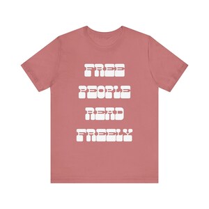 Free People Read Freely Intellectual Freedom Unisex Jersey Short Sleeve Tee Bild 2
