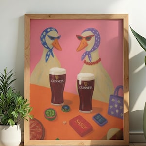K&ouml;nnte beinhalten: Rustikales Holzschild mit dem Text "Welcome to our home" in wei&szlig;er Schrift. Das Schild hat eine Used-Optik und ein schlichtes, einladendes Design, perfekt f&uuml;r eine Veranda oder einen Eingangsbereich.