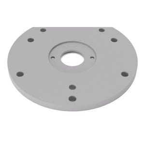 Op de afbeelding: Een platte, cirkelvormige lichtgrijze metalen montageplaat met een rechte rand aan de bovenkant. De plaat is voorzien van een grote centrale cirkelvormige opening, twee kleinere gaten nabij het midden en zes extra gaten rondom de rand.