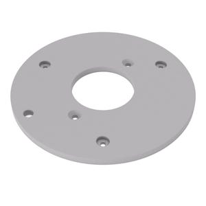 Pode incluir: Uma placa de montagem circular e plana de cor cinza-claro, com uma grande abertura central circular e seis orifícios escareados menores distribuídos uniformemente pelo perímetro, concebida para fixação numa superfície plana.
