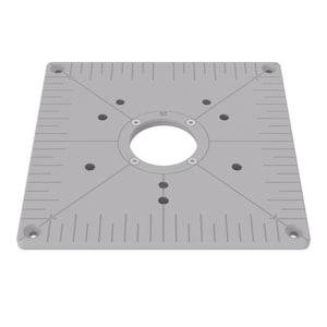 Può includere: Una piastra di inserimento quadrata grigio chiaro per banco fresa con un'apertura circolare centrale, quattro fori di montaggio agli angoli e segni di misurazione incisi lungo i bordi. La piastra include un anello centrale con il numero 60.