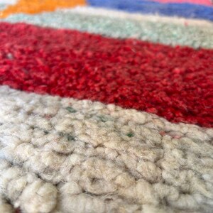 Handgjord bohemisk geometrisk ullmatta – Färgglad marockansk löpare – Livfull abstrakt design – Matta – Boho inredning – Vardagsrumsinredning – Handgjord matta bild 2