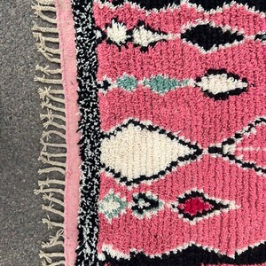 Alfombra marroquí hecha a mano – Alfombra bereber de lana hecha a mano, diseño geométrico tribal, decoración bohemia para el hogar, alfombra rosa, alfombra de las montañas del Atlas, alfombra personalizada. imagen 6