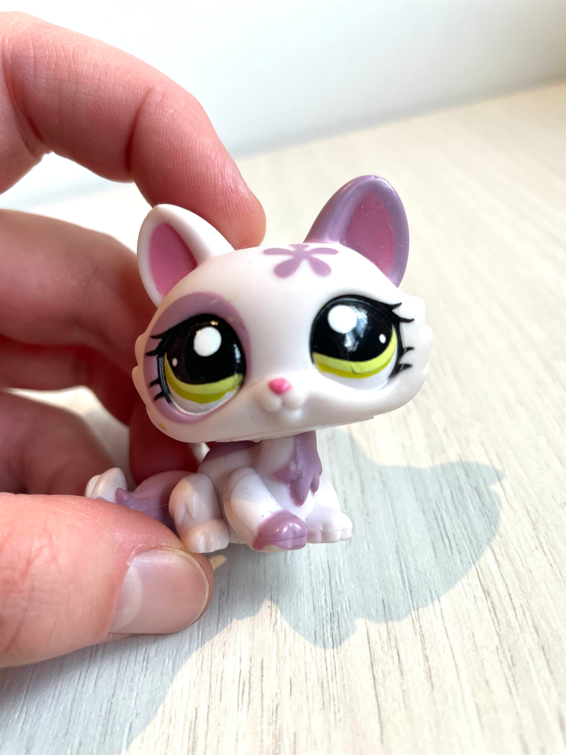 Authentic LPS #1628 Cat Crouching Purple Flower Green Eyes - Etsy