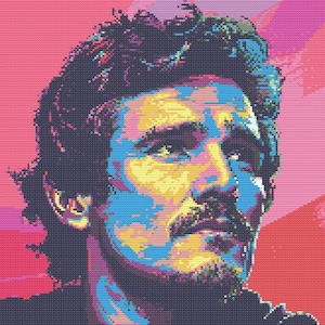 Könnte beinhalten: Ein pixeliertes Porträt eines Mannes mit dunklen Haaren und Bart. Der Hintergrund ist eine Mischung aus Rosa, Lila und Rot.