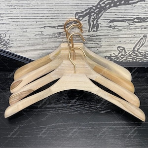 Natural Wooden Suit Hangers,Wide Shoulder Solid Wood Hangers, Smooth Finish Wood Coat Hangers for Suit Shirt