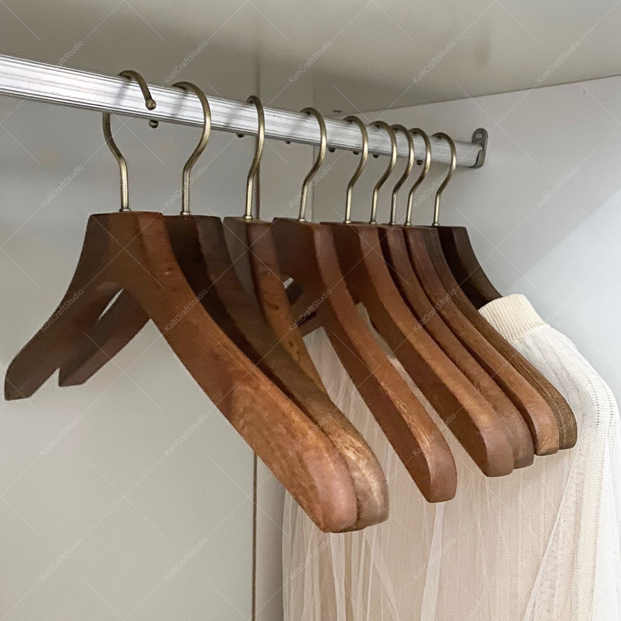 10 Grucce In Legno Naturale Con Ganci Girevoli - Spalla Larga, Antiscivolo, Per Giacche E Camicie, Finitura Lucida - Foto 10