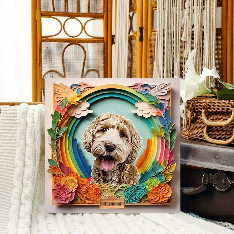 Peut inclure: Un portrait d'art papier color&eacute; d'un chien avec un fond arc-en-ciel et des accents floraux. Le nom du chien, Raymond, est &eacute;crit sur une petite pancarte en bas de l'image.