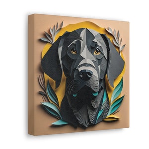 Pu&ograve; includere: Un'illustrazione in carta di una testa di cane, realizzata in carta nera e grigia, con foglie blu e verdi che la circondano. Il cane ha uno sfondo giallo dietro.