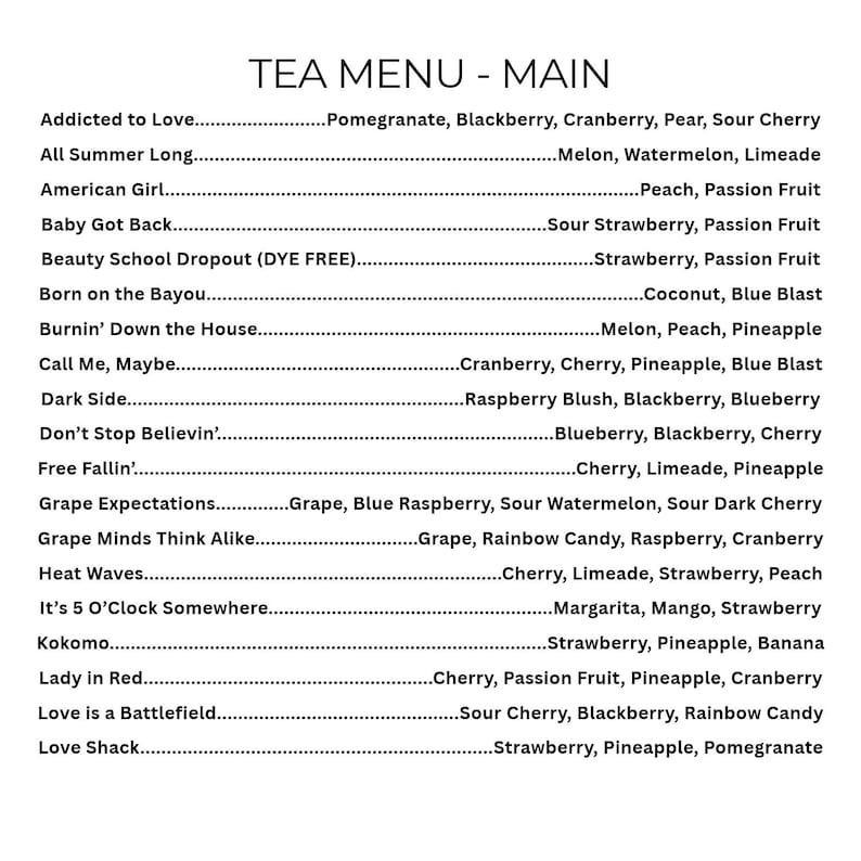 以下が含まれることがあります： TEA MENU - MAINと題された印刷されたティーメニュー。様々な紅茶の名前とそれぞれのフレーバープロファイルが記載されています。Addicted to Love（ザクロとブラックベリー）やLove Shack（イチゴ、パイナップル、ザクロ）などの項目が含まれています。