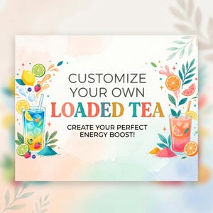 以下が含まれることがあります： CUSTOMIZE YOUR OWN LOADED TEA CREATE YOUR PERFECT ENERGY BOOST!というテキストが書かれた長方形の看板。カラフルな飲み物、柑橘類の輪切り、ベリー、粉末の山が描かれた2つのグラスのイラストがデザインされています。