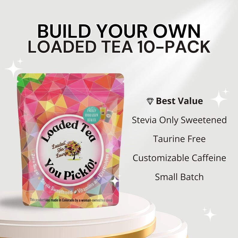 以下が含まれることがあります： カラフルな幾何学模様のLoaded Tea 10パック用ポーチ。ラベルには「Loaded Tea You Pick 10!」と記載され、Best Value、Stevia Only Sweetened、Taurine Free、Customizable Caffeine、Small Batchといった特徴が挙げられています。