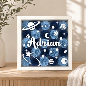 Rymdskugglåda | Anpassad pojkrumsdekor | Rymdnamnskylt | Personlig skugglåda av pappersblomma | Babyshowerpresent | Galaxbarnrum