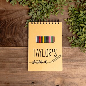 Personalized Sketchbook with Name | Engraved Drawing Journal | Includes 12 Colored Pencils & Pouch | Artist Gift for Kids and Adults afbeelding 2