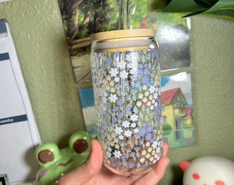 Vaso de cristal Wildflower: Vaso para café helado con diseño floral azul y blanco (473 ml)
