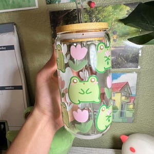 Cute Frog Flower Cup – Handmade 16oz Glass Tumbler, Happy Frog Lover Gift, Toad Cup, Whimsical Frog Coffee Mug, Perfect Amphibian Gift