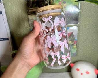 Vaso de vidrio con lazo rosa - Taza Coquette con tapa y pajita