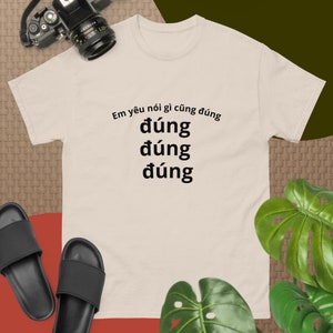 Men&#39;s classic tee back text Vietnamese funny phase Em yêu nói gì cũng đúng