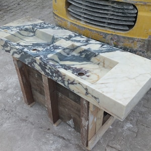 Pia de mármore Calacatta Viola feita à mão com backsplash - penteadeira flutuante de 48&quot;