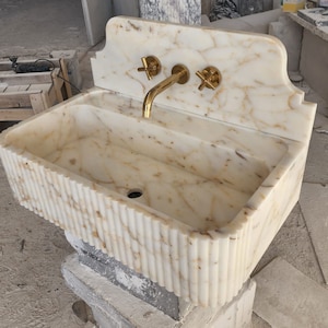 Lavandino in marmo Calacatta Viola, Lavandino sospeso con paraschizzi, Mobile lavabo in marmo, Lavandino per bagno di servizio, Lavandino a parete, Piano lavabo