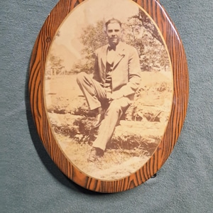 VTG 1800s Cowboy Antique Picture Frame OVAL TIGER Wood Bubble Glass