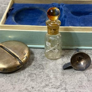 vintage Mary Dunhill perfume bottle kit Escape from 1937