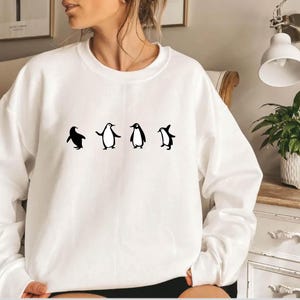 Felpa con pinguino: comoda maglietta invernale per gli amanti degli animali. immagine 5