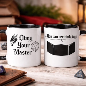 Peut inclure: Ensemble de trois tasses en céramique avec une finition mate et mouchetée. Les tasses sont de couleur crème, gris clair et gris foncé. Chaque tasse a un design simple et minimaliste.