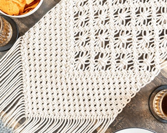 手編みのマクラメテーブルランナー：ボヘミアン風ファームハウスウェディングデコレーション