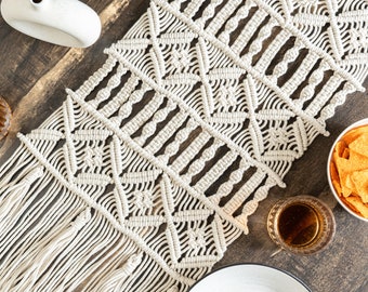 マクラメテーブルランナー：コットンレースを使ったボヘミアン風ファームハウス風デコレーション