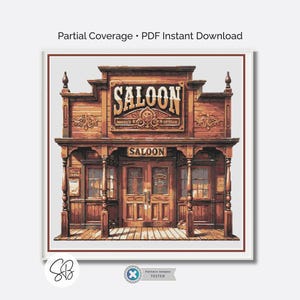 Może przedstawiać: Szczegółowa ilustracja drewnianego salonu z widocznym napisem „SALOON”. Budynek ma rustykalny, zniszczony wygląd ze skomplikowanymi detalami architektonicznymi, w tym werandą i elementami dekoracyjnymi. Natychmiastowe pobieranie PDF.