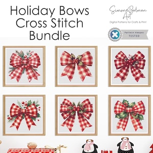 Op de afbeelding: Set van zes kruissteekpatronen met rode en witte ruitjeslinten met hulst en bessen. De patronen zijn getiteld "Holiday Bows Cross Stitch Bundle".