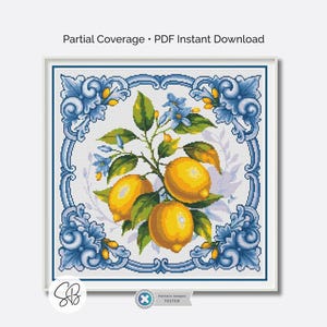 Op de afbeelding: Kruissteekpatroon met een citroentak met gele citroenen, groene bladeren en blauwe bloemen. Het ontwerp is omlijst door een blauw-witte decoratieve rand. De tekst bovenaan luidt "Partial Coverage • PDF Instant Download".