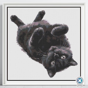 黒猫のクロスステッチパターン、リラックスできる猫の刺繍デザイン、猫好きの装飾、デジタル猫パターン、遊び心のある猫、リラックスできる猫のアートギフト
