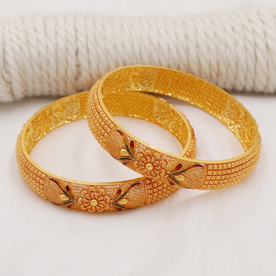 Well Crafted Handmade 22k Gold Cuff Bangle, Fine Designed