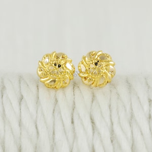18k geelgouden designer kleine kleine oorstekers, handgemaakte 18k sieraden, OS3856