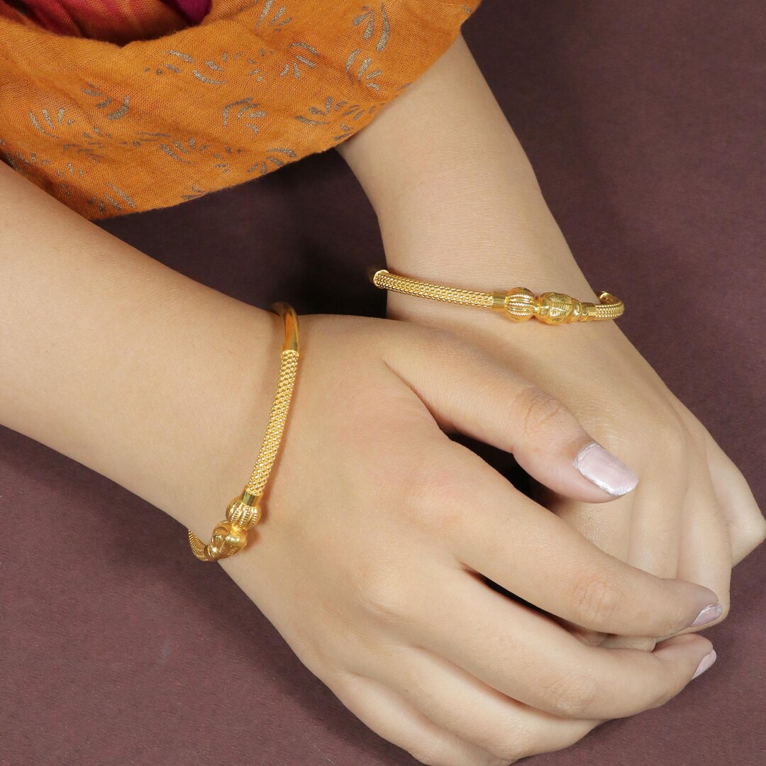 Well Crafted Handmade 22k Gold Cuff Bangle, Fine Designed Gold