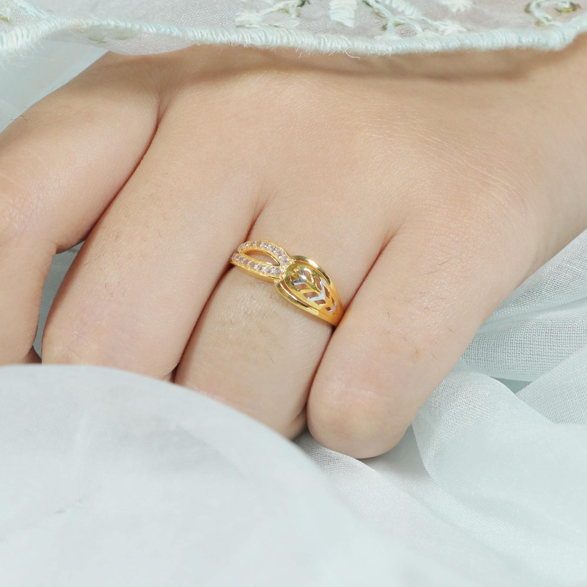 Handcrafted 22k Yellow Gold Ring Featuring a Dual-tone Design With