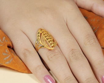 Fino anillo de filigrana de oro amarillo de 22k con un distintivo diseño tejido, OOS3222
