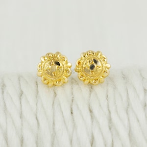 18k geelgouden designer kleine kleine oorstekers, handgemaakte 18k sieraden, OS3855