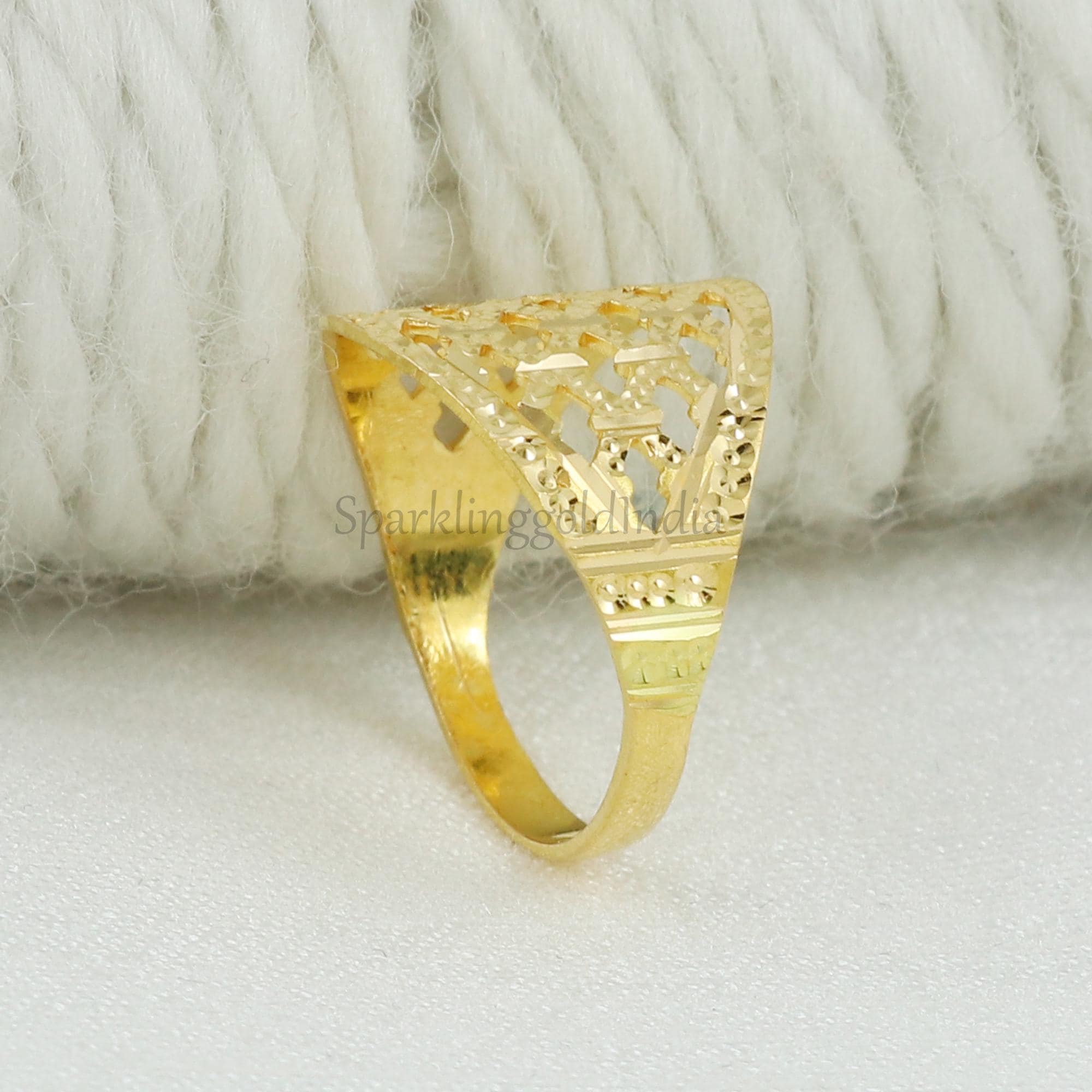 22k Yellow Gold Handmade Ring, Indian Jewelry, Size 7.75, OOS3285